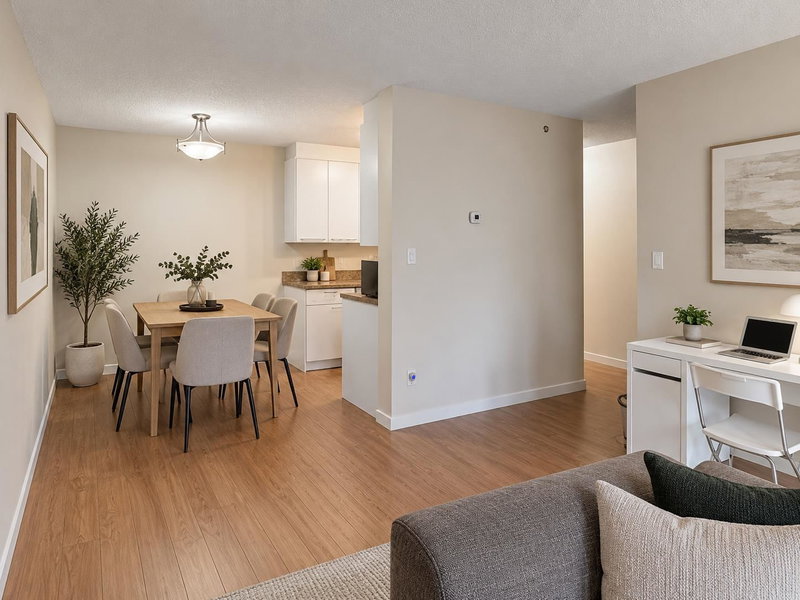 206 - 211 3rd Street W