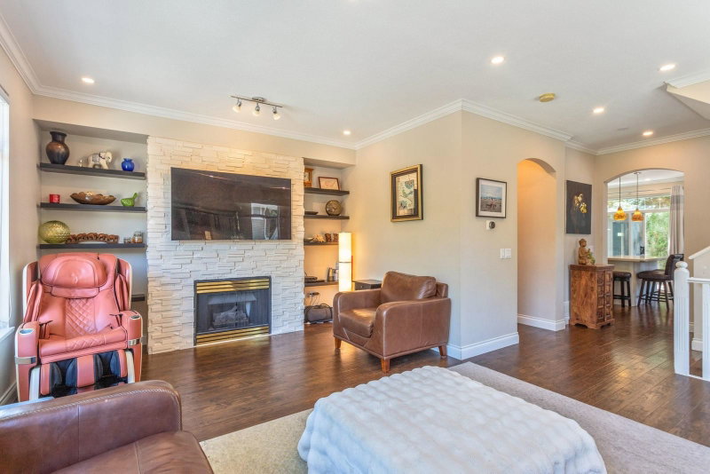 19 - 5240 Oakmount Crescent