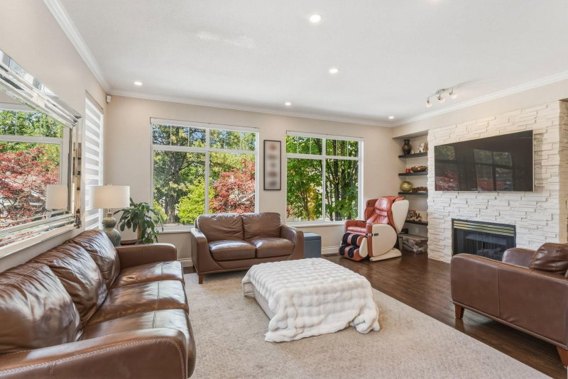 19 - 5240 Oakmount Crescent