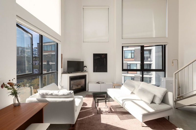 404 - 234 5th Avenue E
