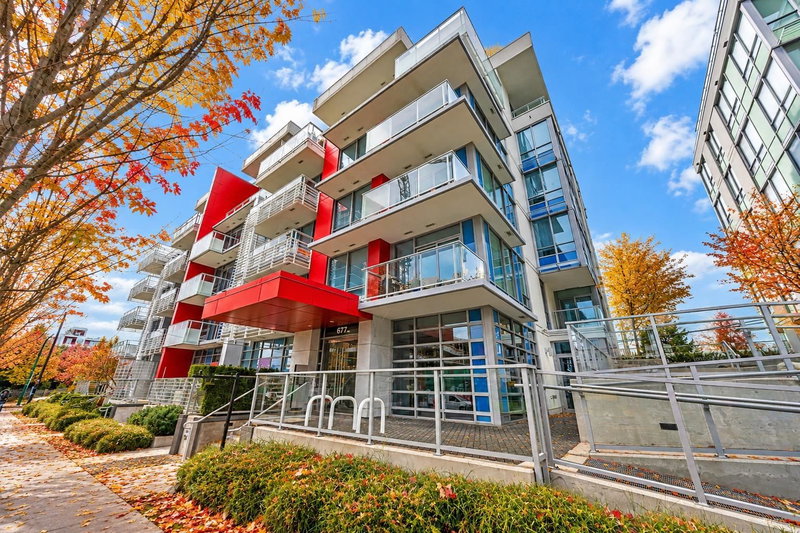 211 - 677 41st Avenue W