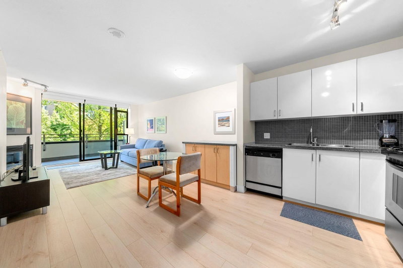 305 - 175 1st Street W
