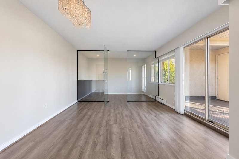 303 - 458 44th Avenue E