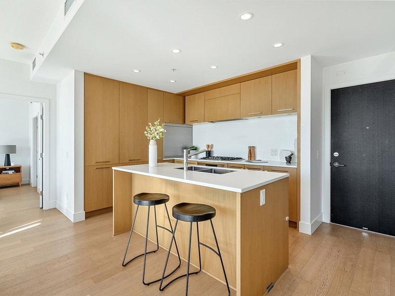 605 - 5115 Cambie Street