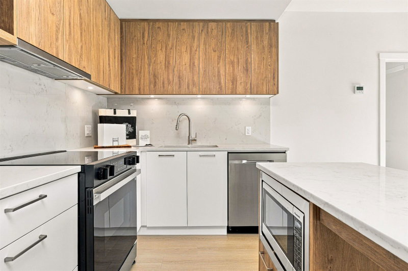 419 - 82 First Street