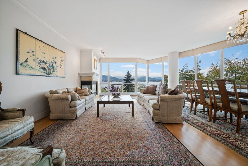 402 - 323 Jervis Street