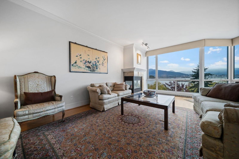 402 - 323 Jervis Street
