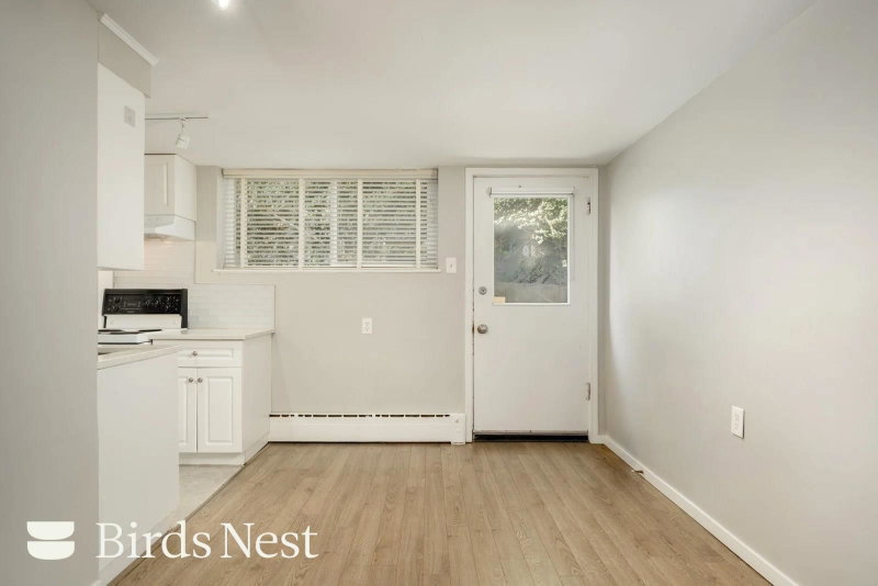 10 - 1445 11th Avenue W