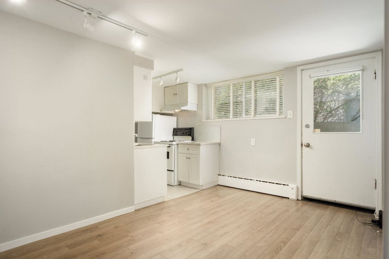 10 - 1445 11th Avenue W