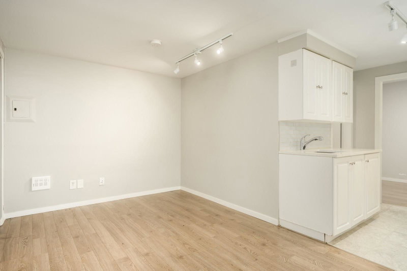 10 - 1445 11th Avenue W