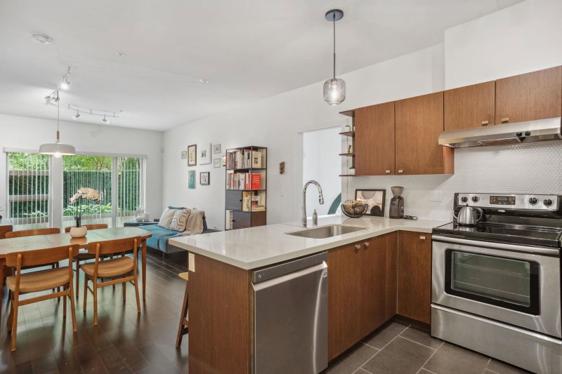 125 - 738 29th Avenue E