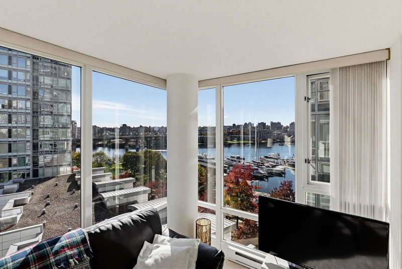 901 - 1067 Marinaside Crescent