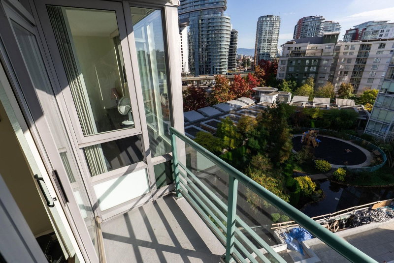 901 - 1067 Marinaside Crescent