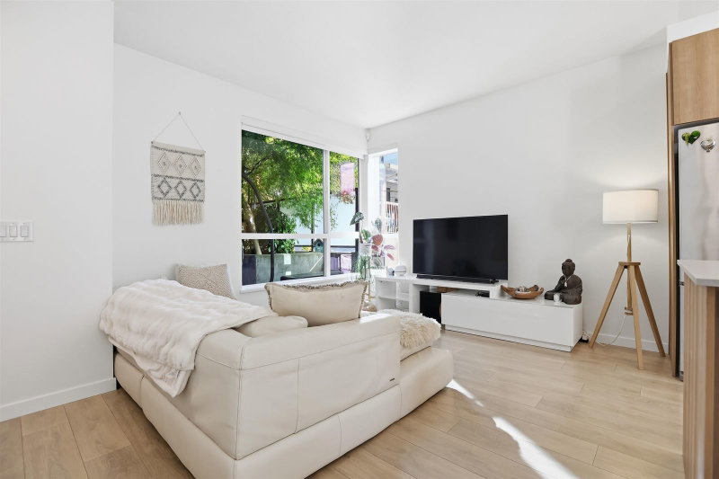 24 - 533 3rd Street E