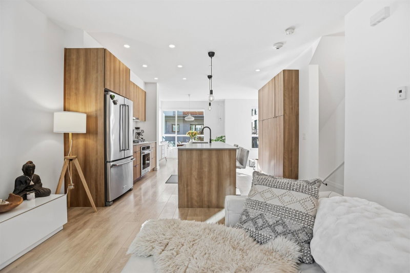 24 - 533 3rd Street E