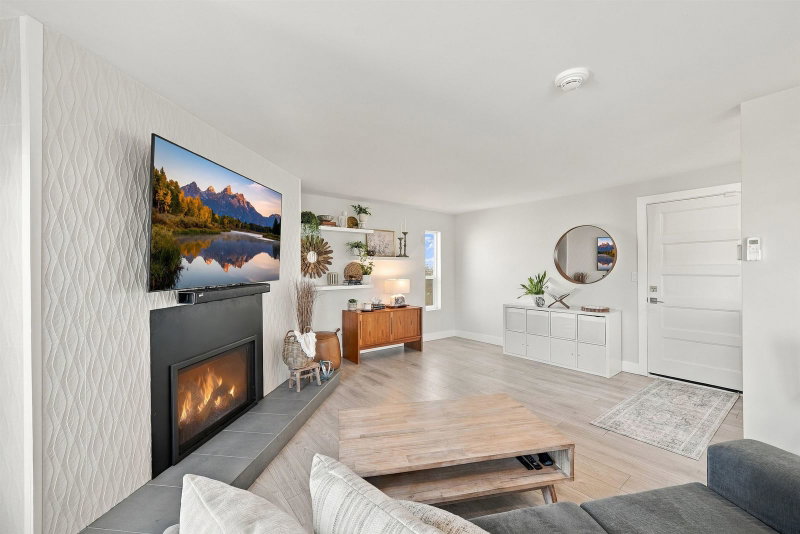 9 - 15989 Marine Drive