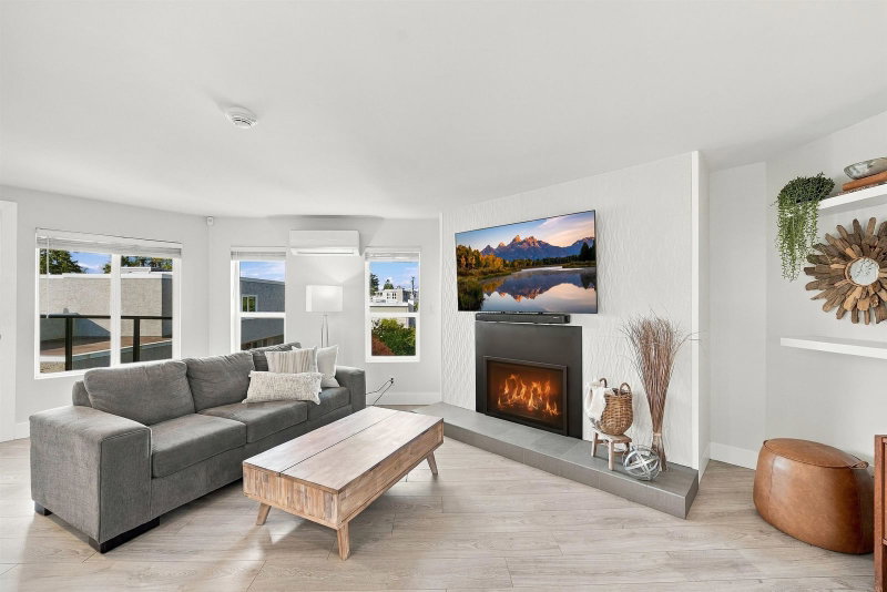 9 - 15989 Marine Drive