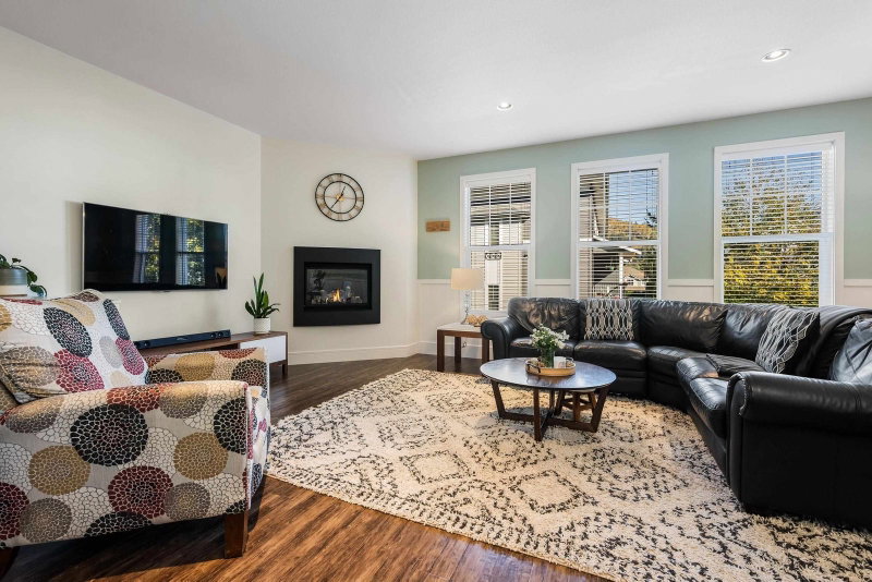 18 - 1640 Mackay Crescent