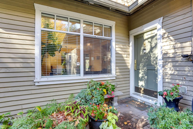 24 - 5650 Hampton Place
