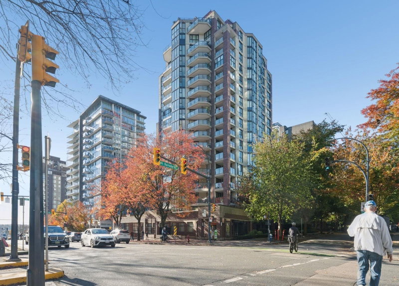1403 - 1010 Burnaby Street