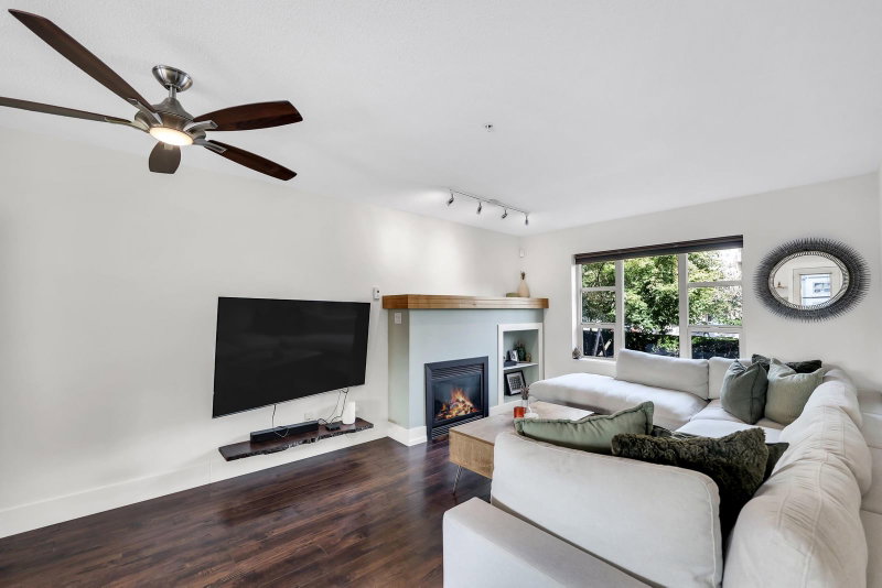 1216 Village Green Way