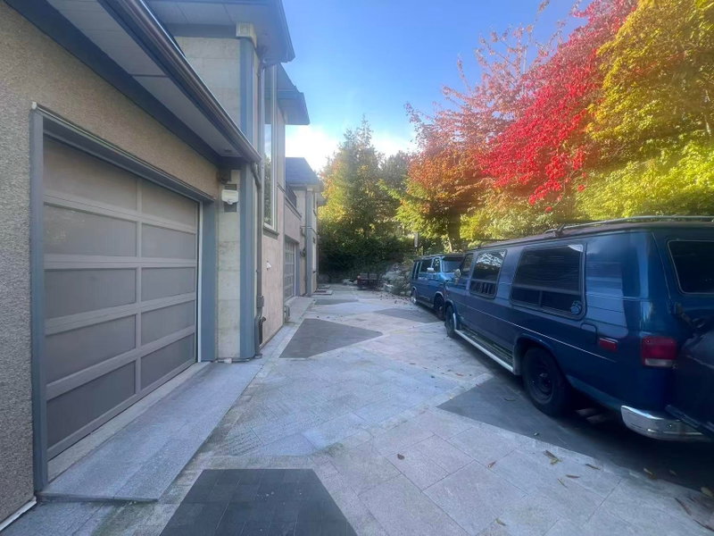 Upstairs - 1310 Tyrol Road