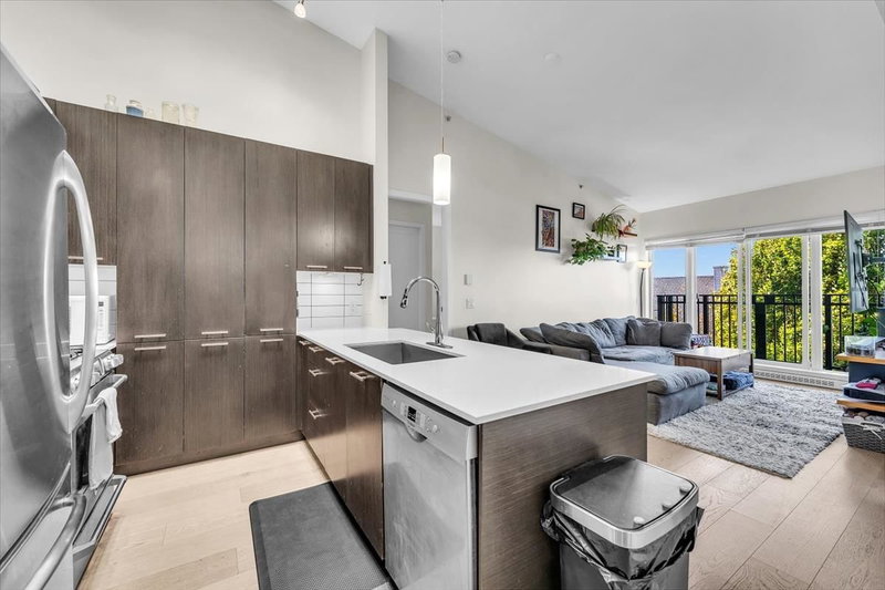 302 - 245 Brookes Street