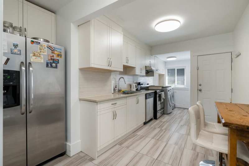 28xx 6th Avenue W