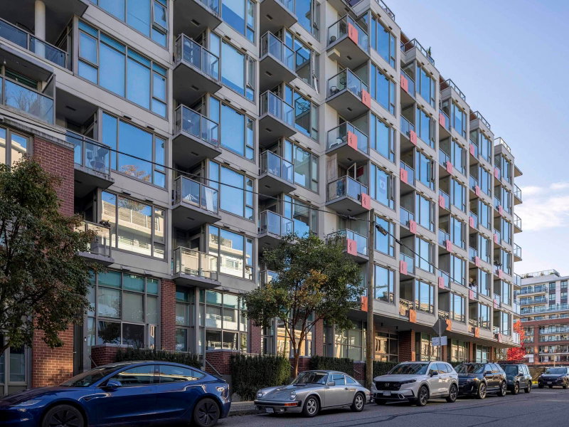 352 - 250 6th Avenue E
