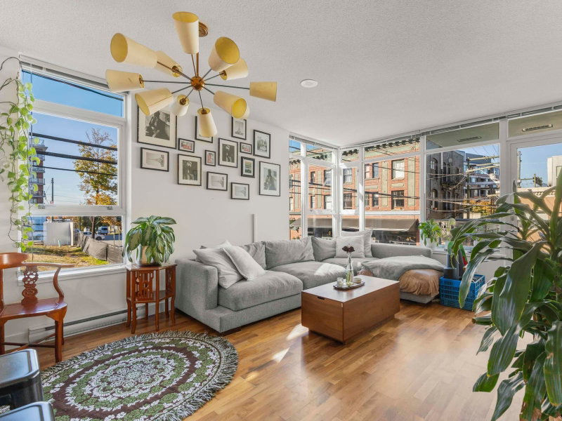 352 - 250 6th Avenue E
