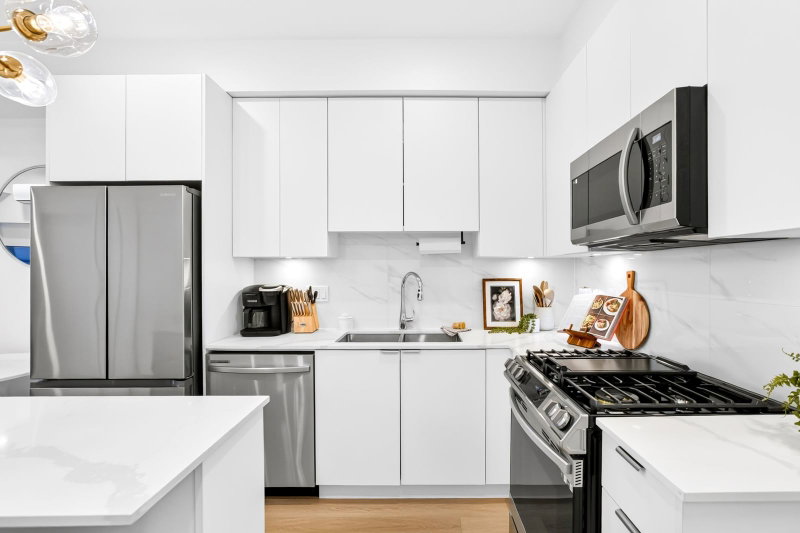 203 - 2331 Kelly Avenue
