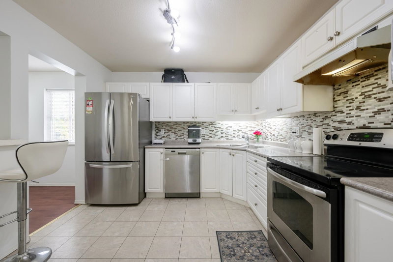 302 - 2435 Center Street