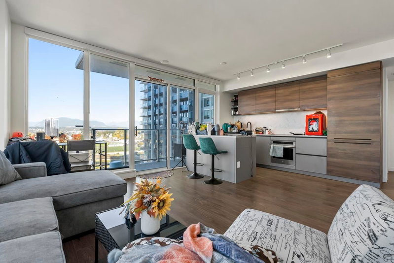 1002 - 10448 University Drive