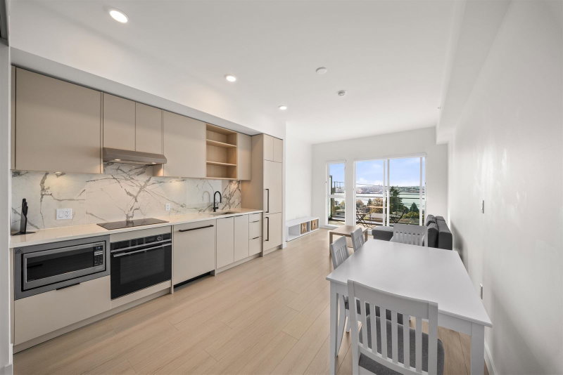 503 - 422 3rd Street E