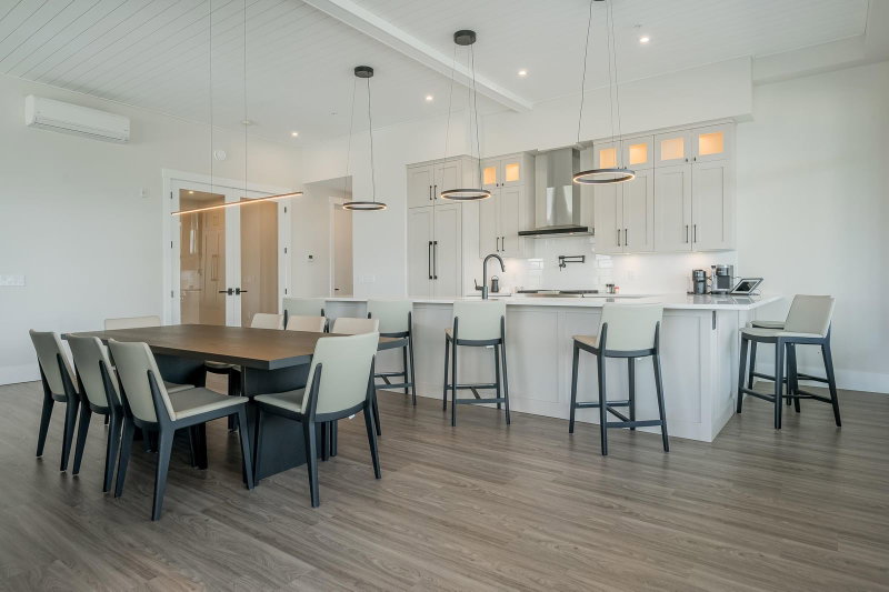 605 - 45745 Watson Road
