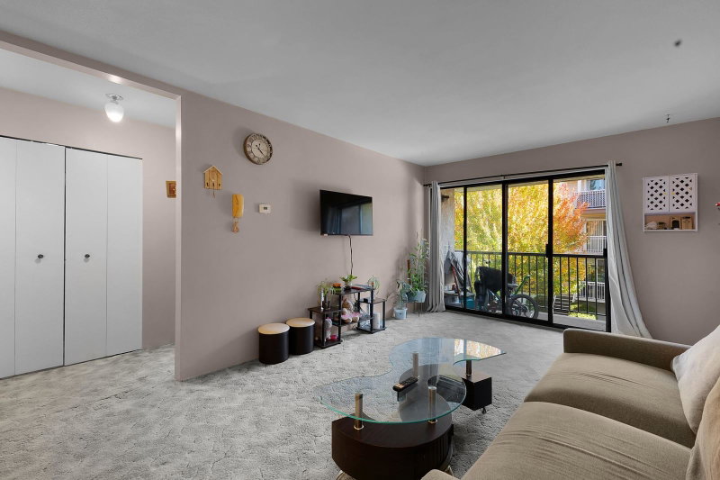 206 - 32733 Broadway Street E