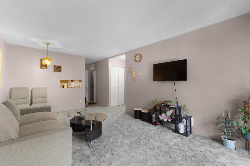 206 - 32733 Broadway Street E