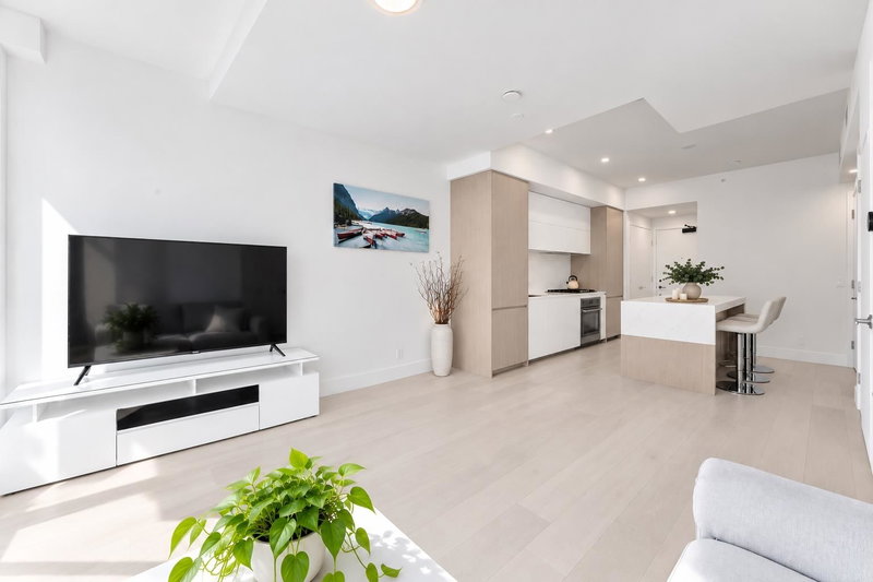 402 - 1342 Johnston Road
