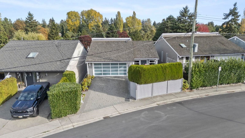 1430 View Crescent