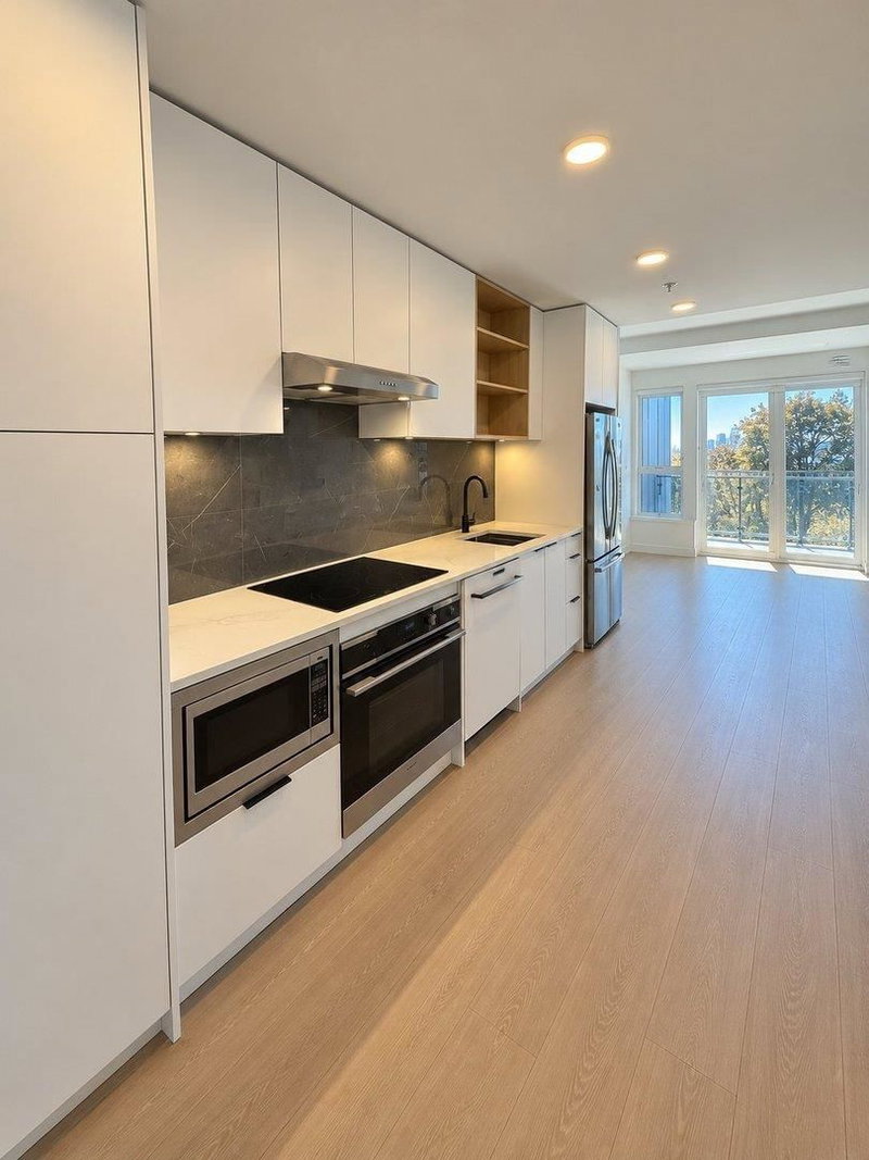 558 - 422 3rd Street E