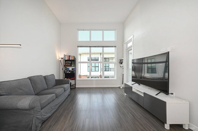 427 - 9551 Alexandra Road