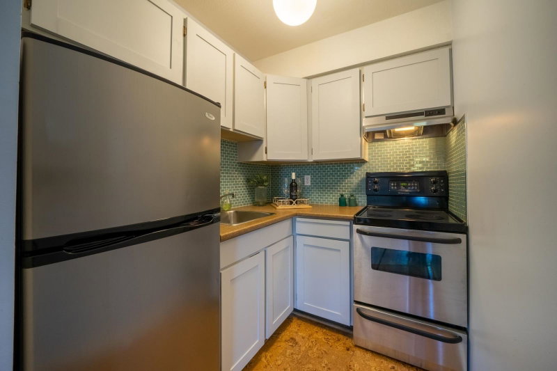 210 - 3465 Glen Drive