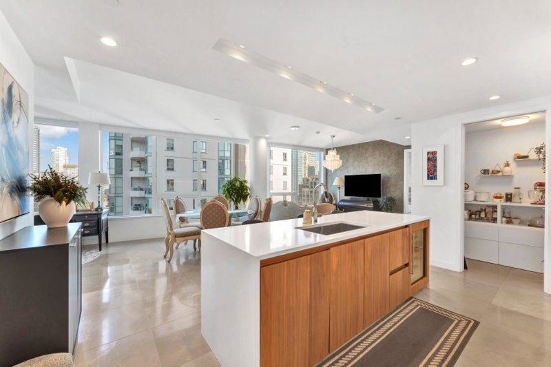 1505 - 885 Cambie Street