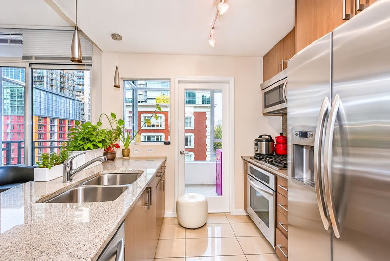 702 - 1211 Melville Street