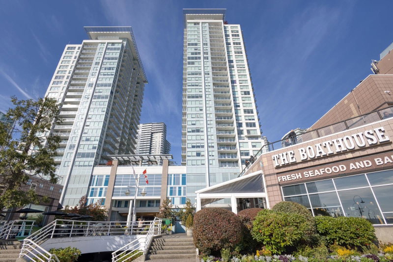 1607 - 908 Quayside Drive