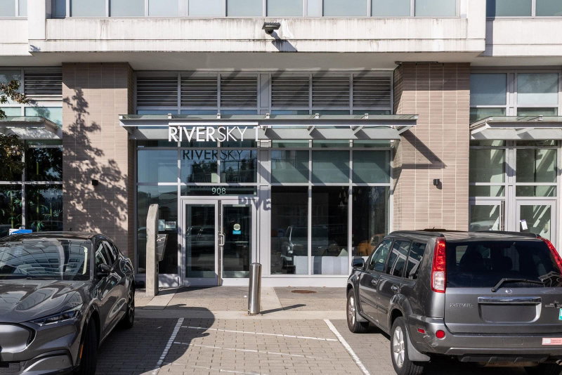 1607 - 908 Quayside Drive