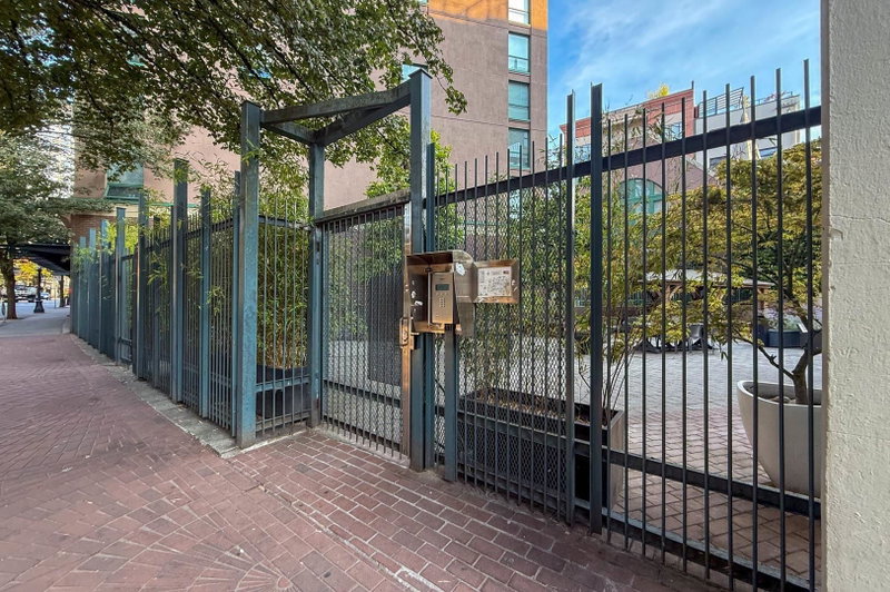 221 - 55 Cordova Street E