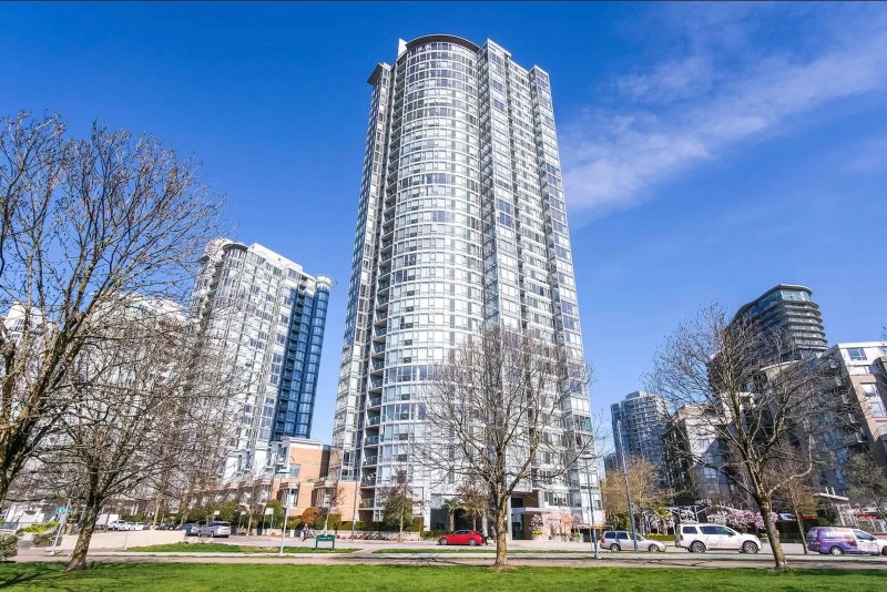 2P - 1033 Marinaside Crescent