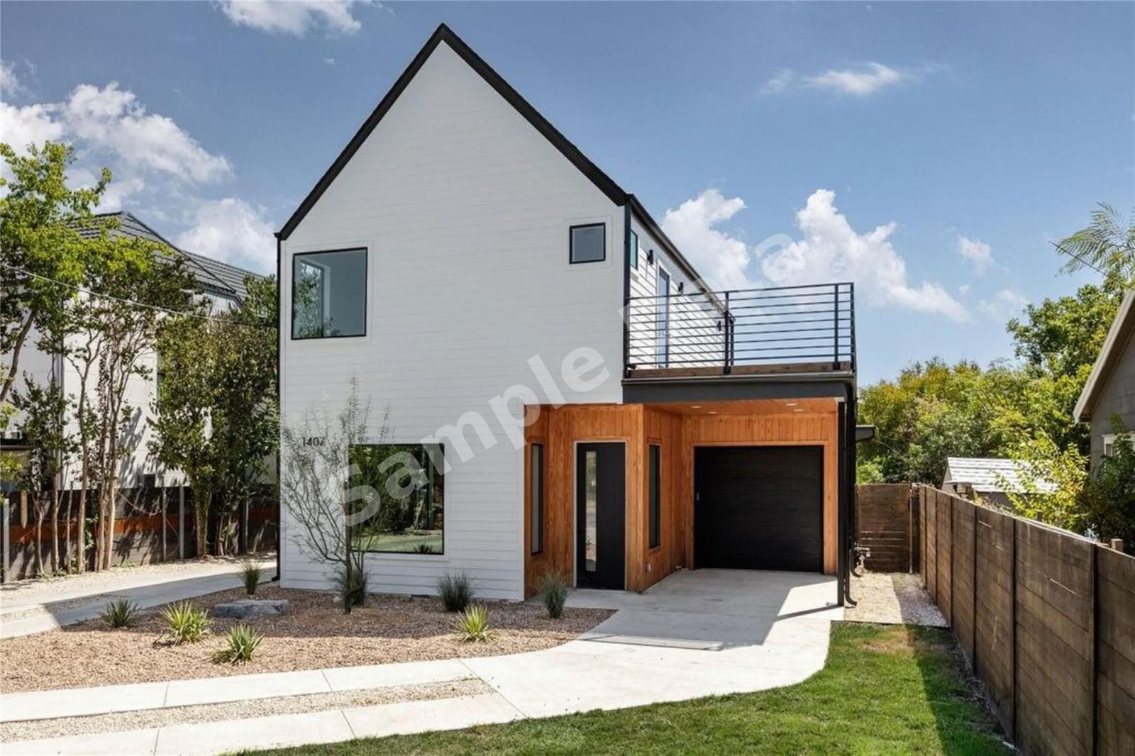 Photo of 1407 E M. Franklin Ave