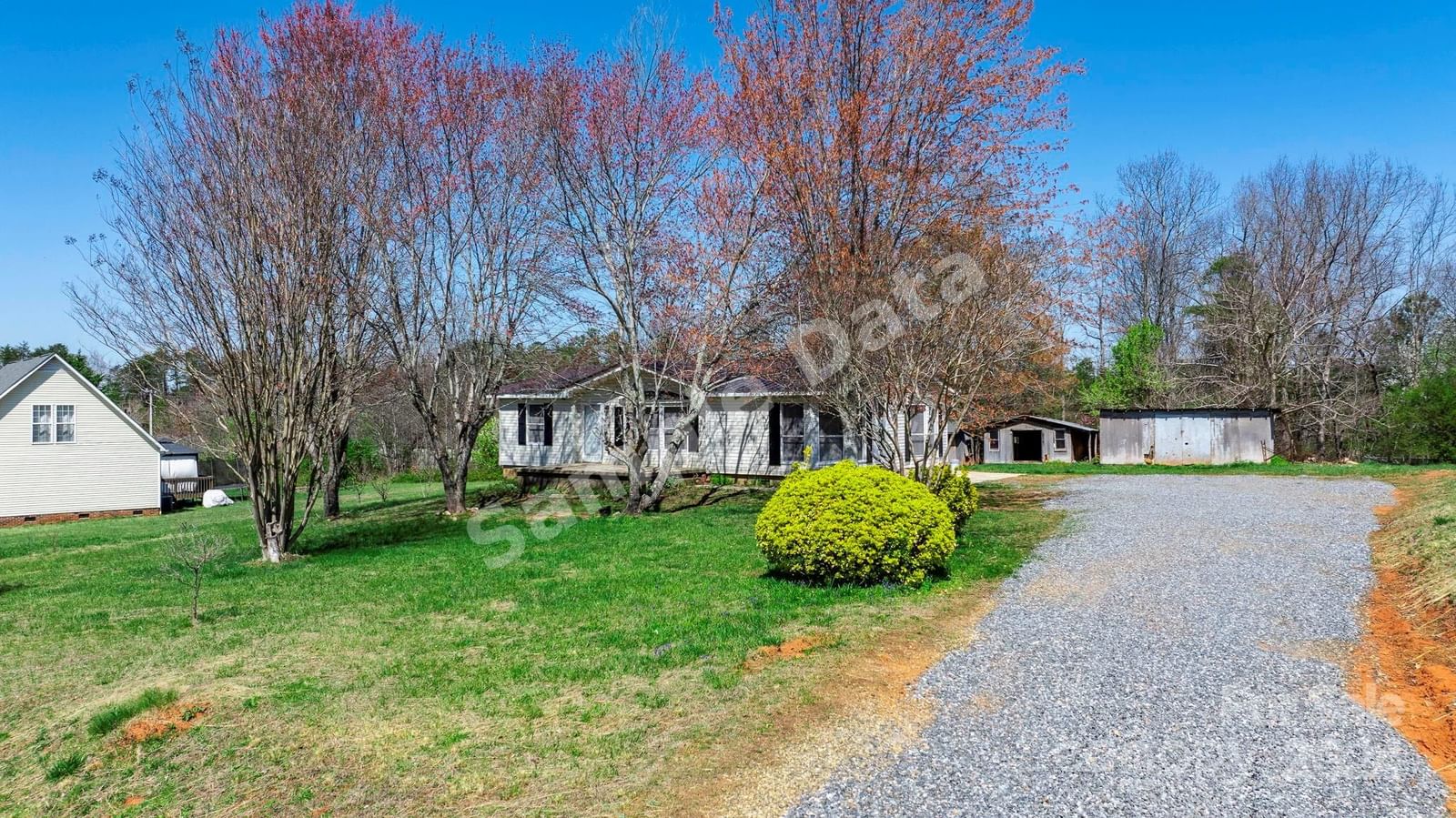 6135 George Hildebran Drive photo 2